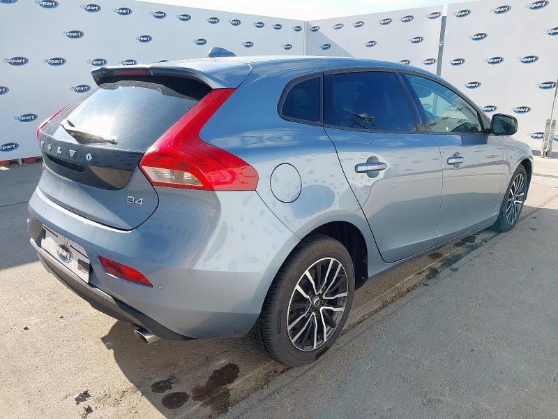2018 VOLVO V40 MOMENTUM NAV + D4 