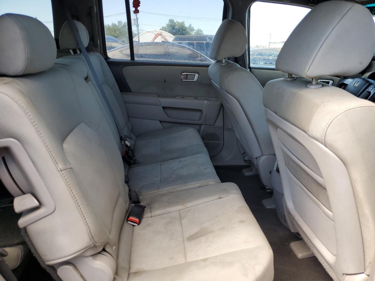 2011 Honda Pilot Lx VIN: 5FNYF4H21BB061327 Lot: 70053665