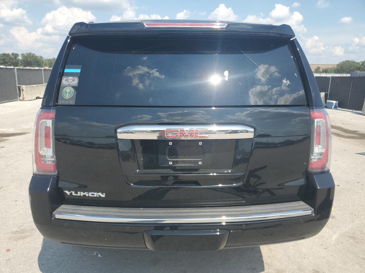2016 GMC Yukon Denali VIN: 1GKS1CKJ1GR297402 Lot: 70445455