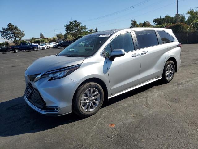TOYOTA SIENNA XLE 2023