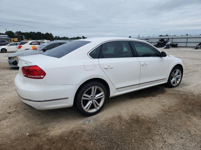 Sedans VOLKSWAGEN PASSAT 2013 Biały