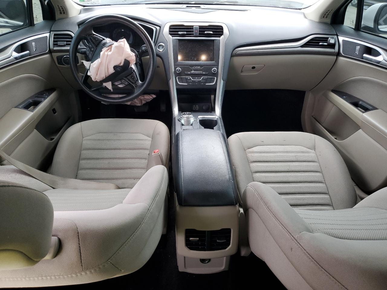 2019 Ford Fusion Se VIN: 3FA6P0LU8KR242001 Lot: 70645875