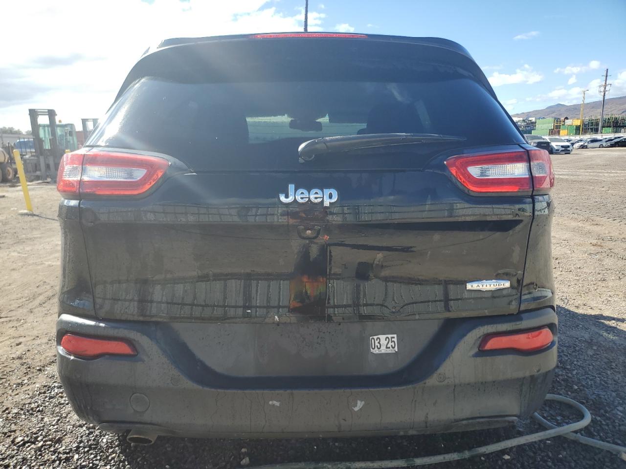 2018 Jeep Cherokee Latitude Plus VIN: 1C4PJLLB1JD523922 Lot: 69888285