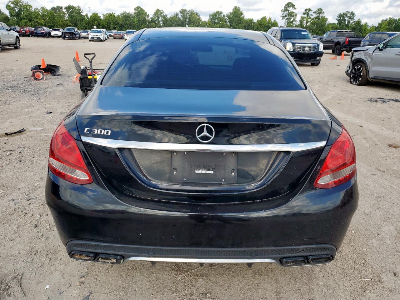 2015 Mercedes-Benz C 300 VIN: 55SWF4JB2FU056000 Lot: 68462335