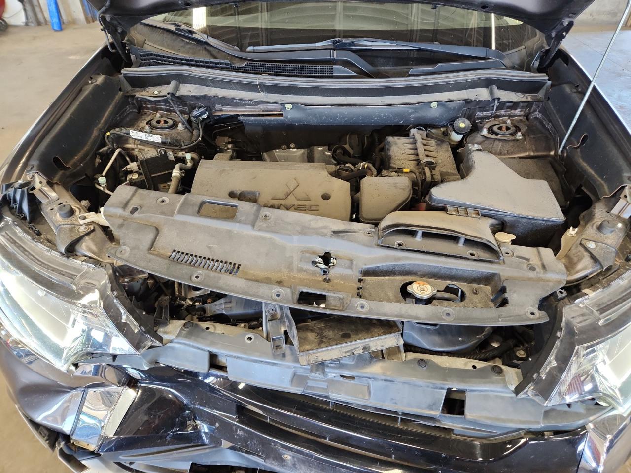 2017 Mitsubishi Outlander Es VIN: JA4AZ2A38HZ033862 Lot: 70063615