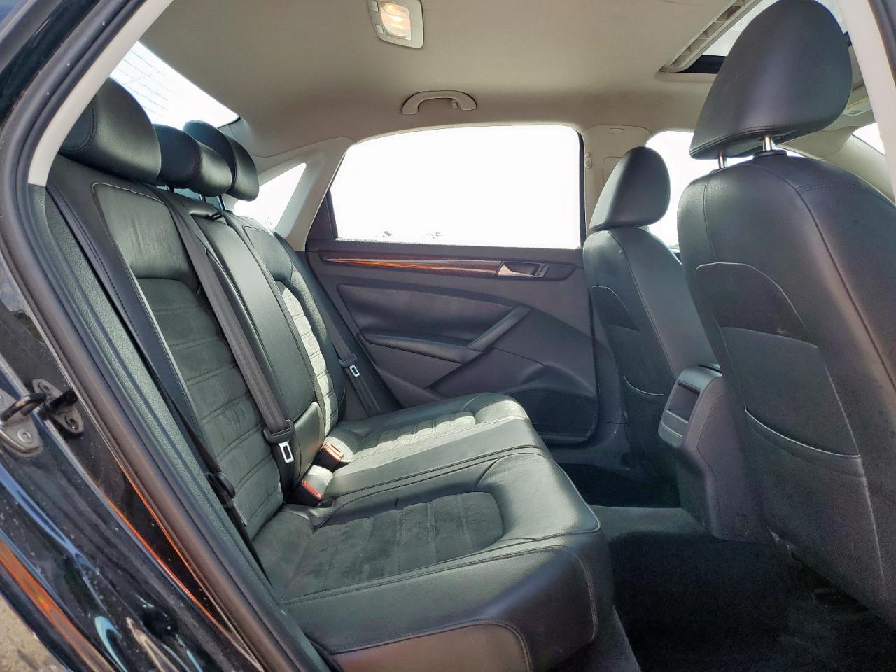 2012 Volkswagen Passat Sel VIN: 1VWCP7A34CC041239 Lot: 70485095