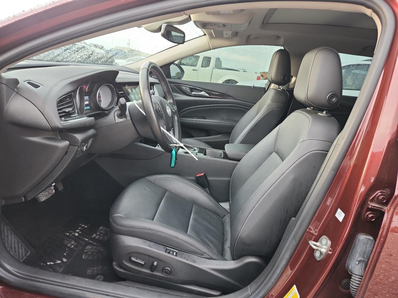 2018 Buick Regal Tourx Essence VIN: W04GV8SX5J1117197 Lot: 68417515