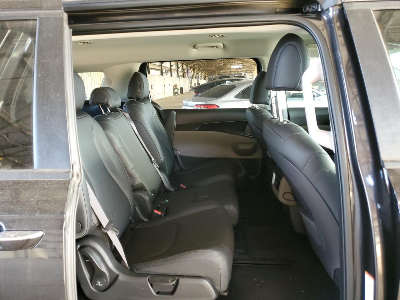 2025 Kia Carnival Lxs VIN: KNDNB5KA8S6044802 Lot: 70003255
