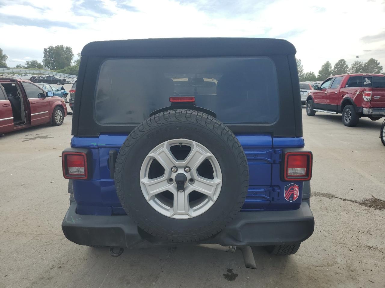 2020 Jeep Wrangler Unlimited Sport VIN: 1C4HJXDN1LW330570 Lot: 70043205