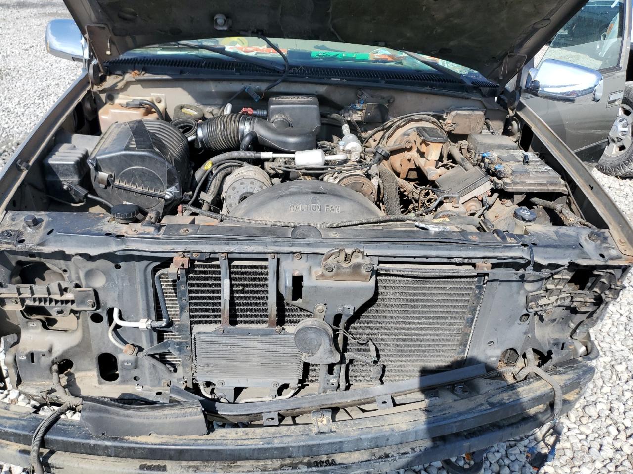 2000 Cadillac Escalade Luxury VIN: 1GYEK63R6YR196587 Lot: 69536935