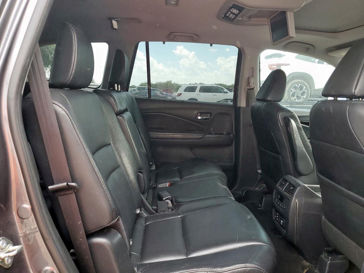 2017 Honda Pilot Touring VIN: 5FNYF5H99HB006569 Lot: 70750315