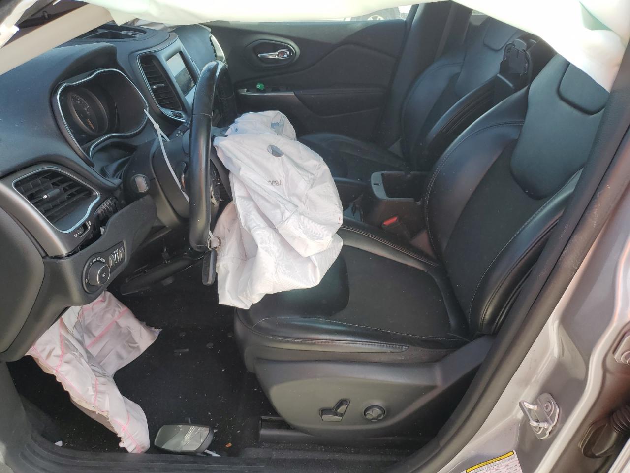 2019 Jeep Cherokee Latitude Plus VIN: 1C4PJLLB2KD318644 Lot: 92442435