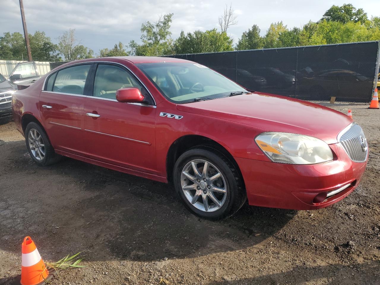 1G4HA5EM7AU137774 BUICK LUCERNE 2010 RED Photo 4