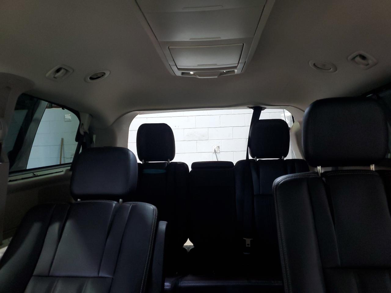 2016 Chrysler Town & Country Touring VIN: 2C4RC1BG5GR189551 Lot: 68330095