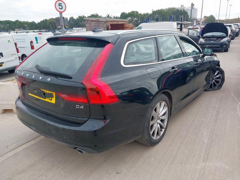 2020 VOLVO V90 MOMENTUM PLUS