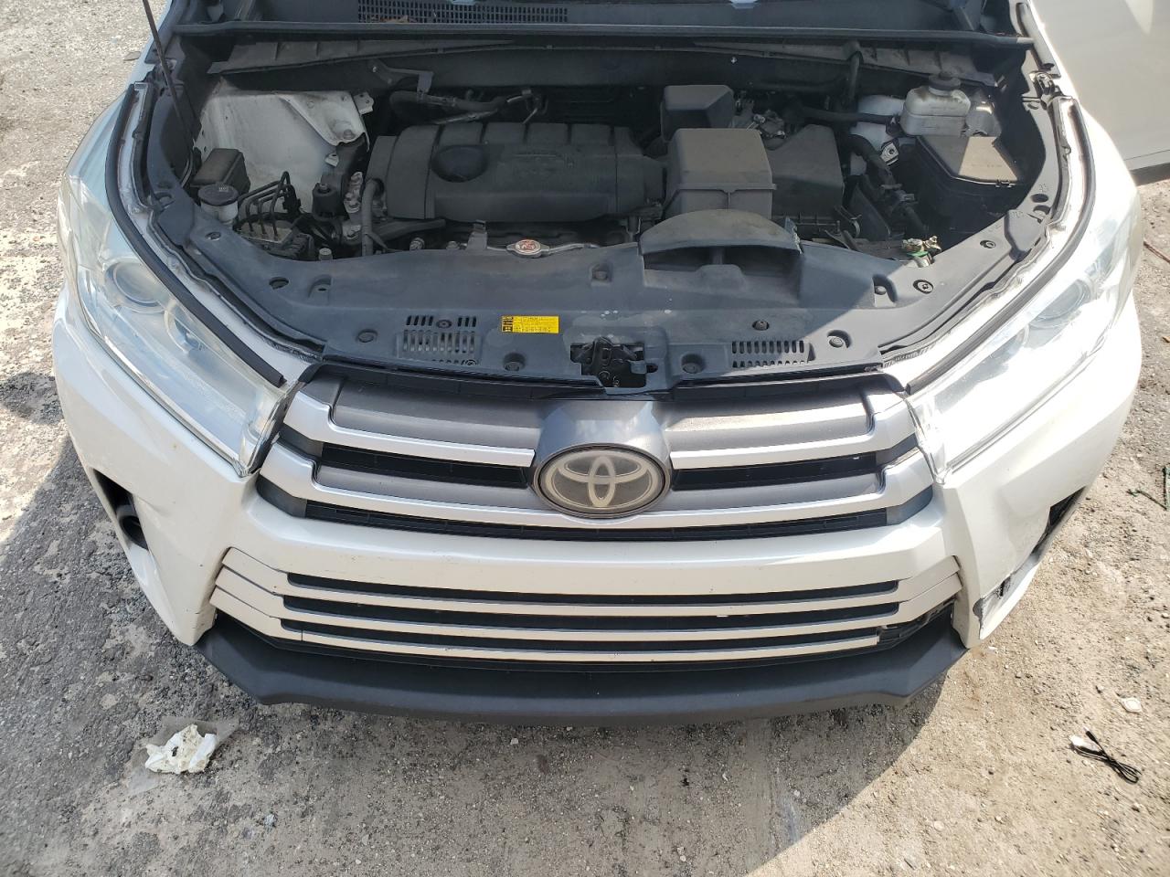 2019 Toyota Highlander Le VIN: 5TDZARFH8KS051719 Lot: 70501375