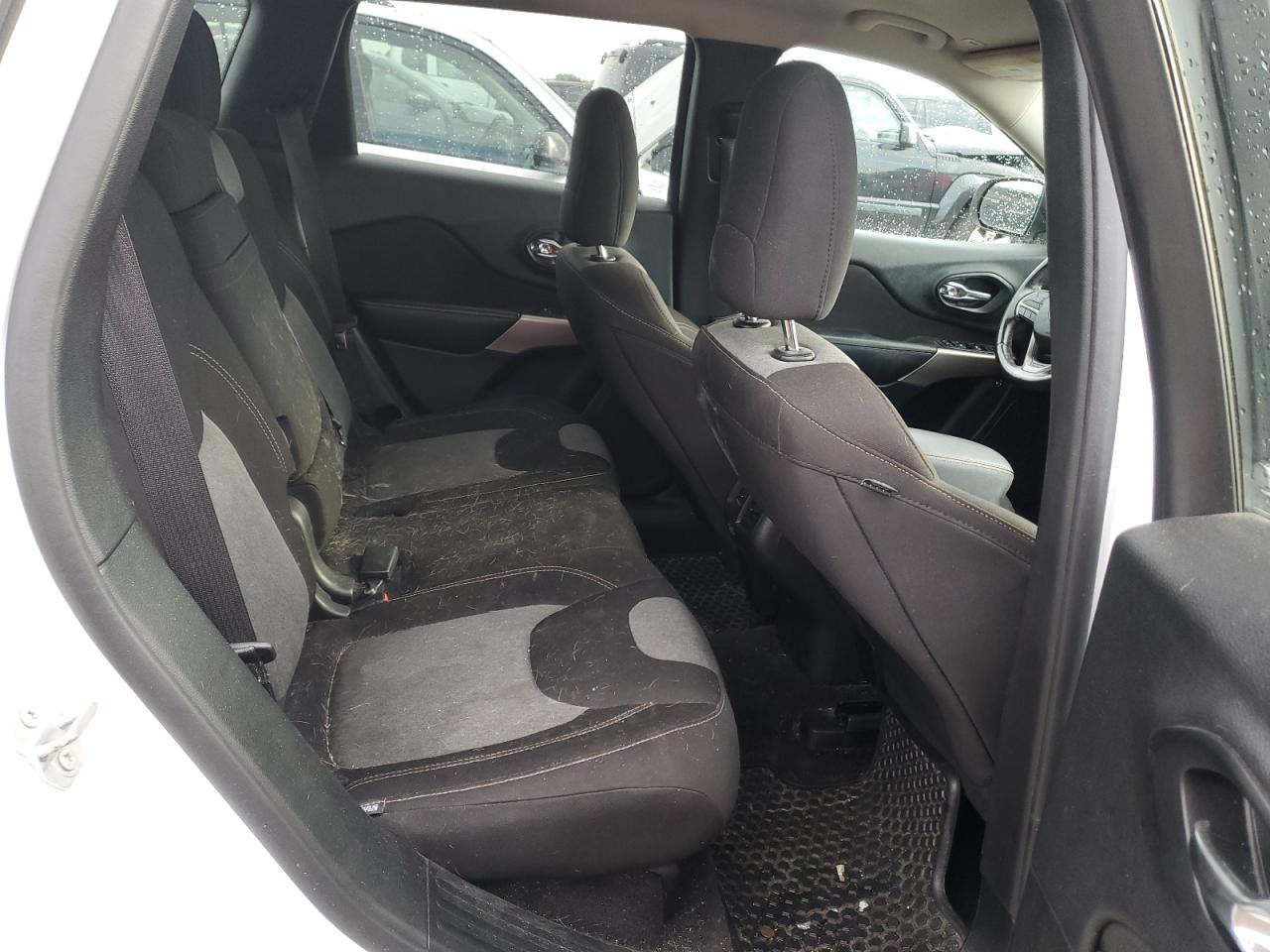 2018 Jeep Cherokee Latitude VIN: 1C4PJMCB7JD614795 Lot: 67832945