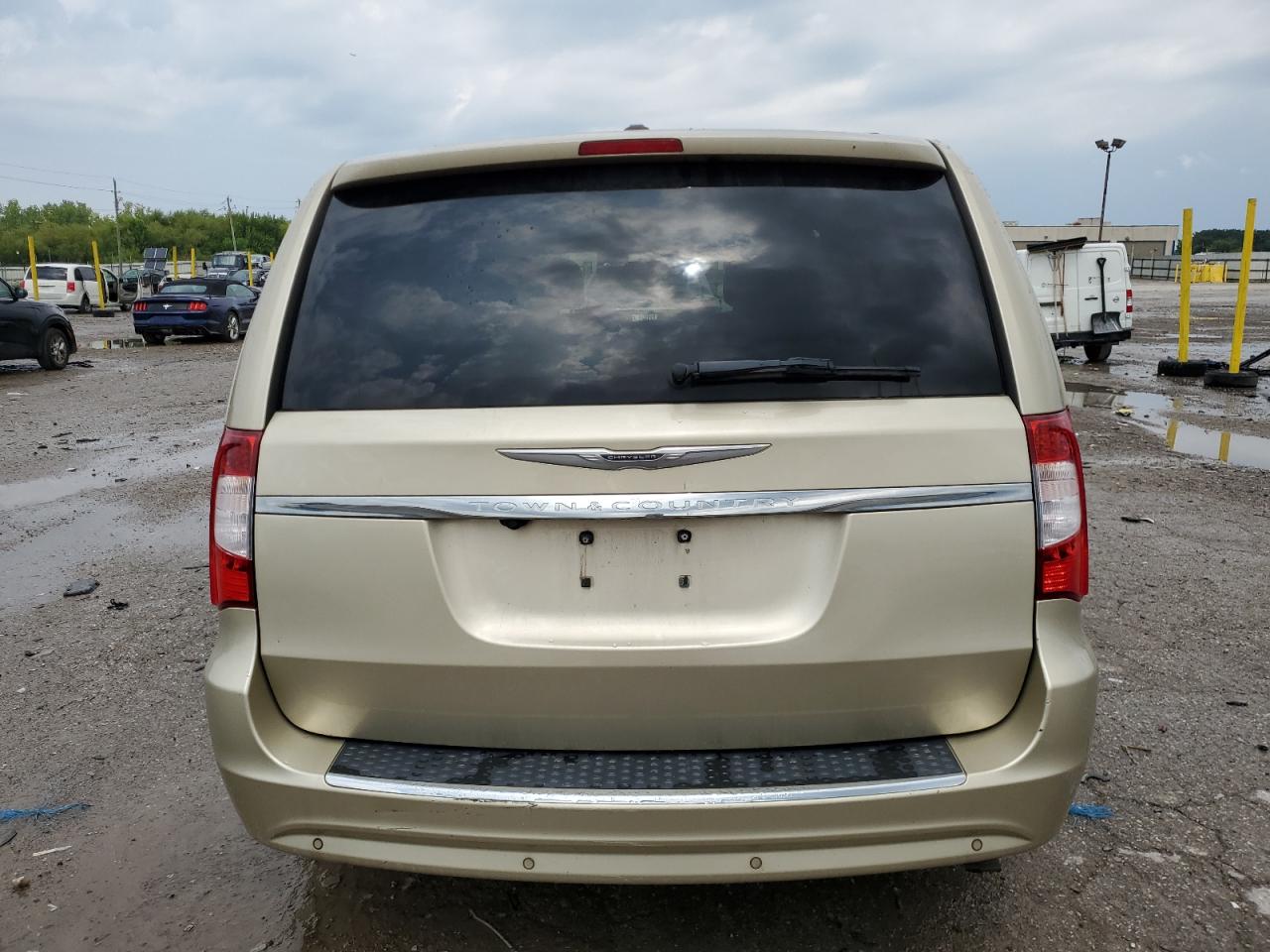 2011 Chrysler Town & Country Touring VIN: 2A4RR5DG4BR635971 Lot: 69587015