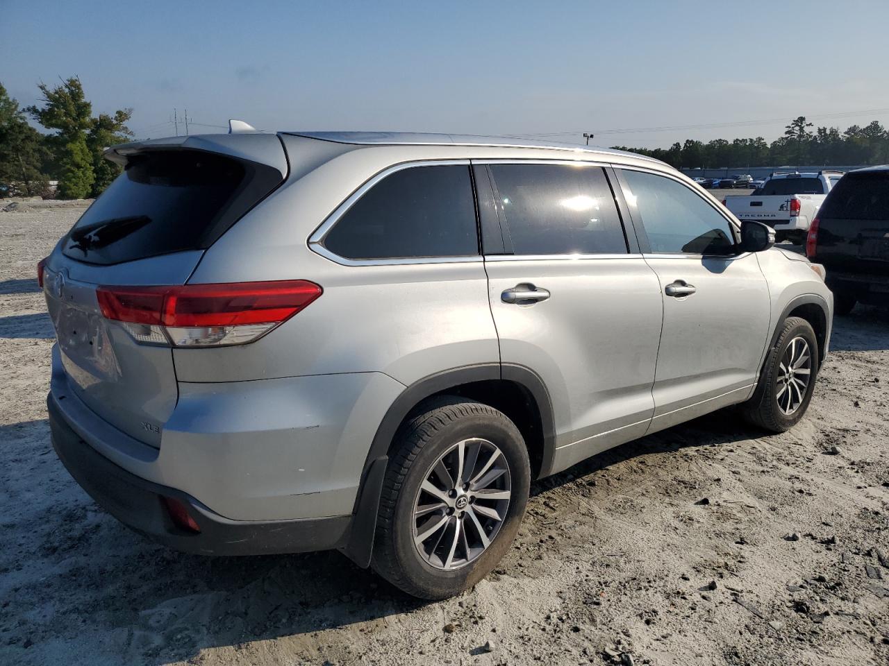 2017 Toyota Highlander Se VIN: 5TDKZRFHXHS510929 Lot: 67454825