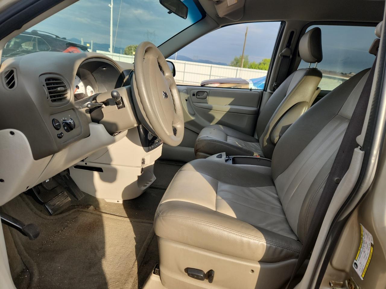 2005 Dodge Caravan Sxt VIN: 1D4GP45RX5B311118 Lot: 69861705