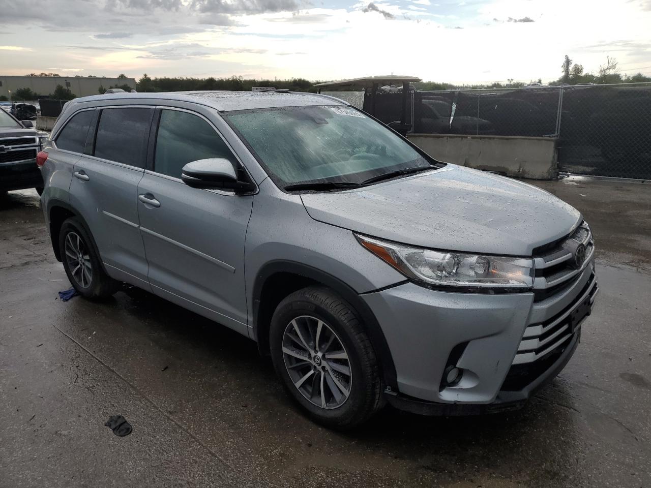 2017 Toyota Highlander Se VIN: 5TDJZRFH4HS509500 Lot: 85084615