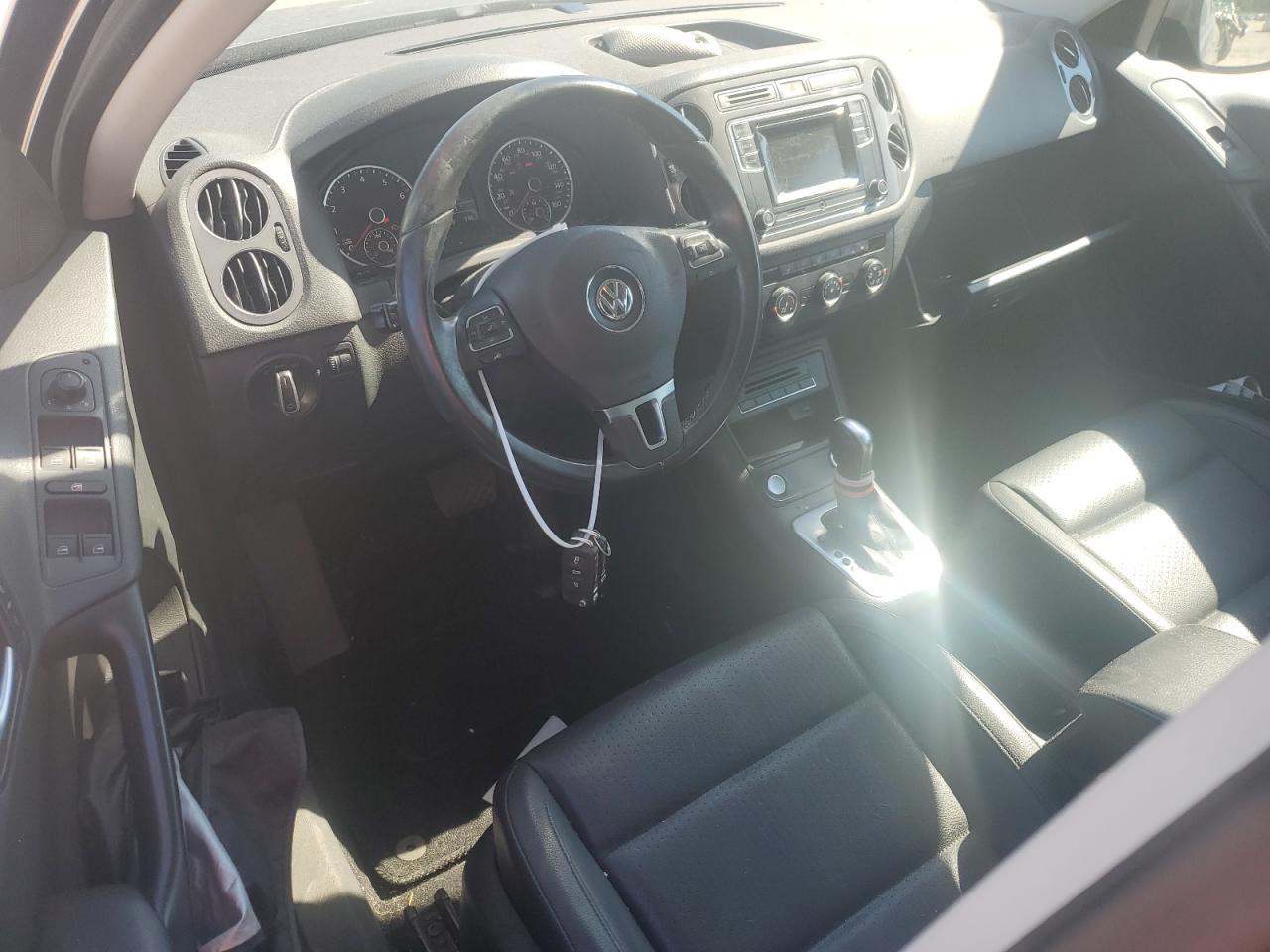 2016 Volkswagen Tiguan S VIN: WVGAV7AX2GW552886 Lot: 70595895