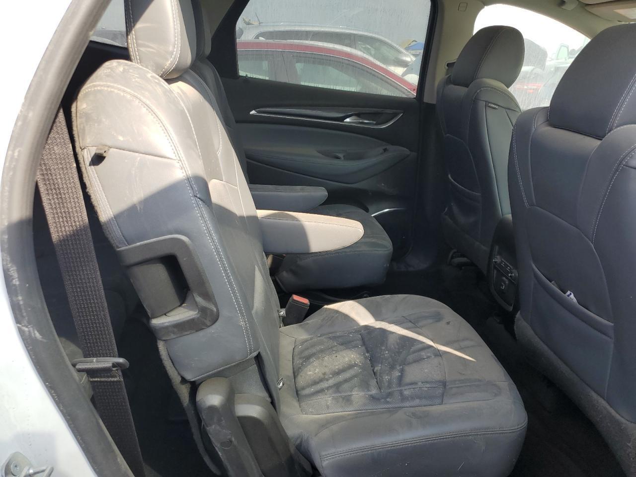 2018 Buick Enclave Essence VIN: 5GAERBKW5JJ122102 Lot: 68051785