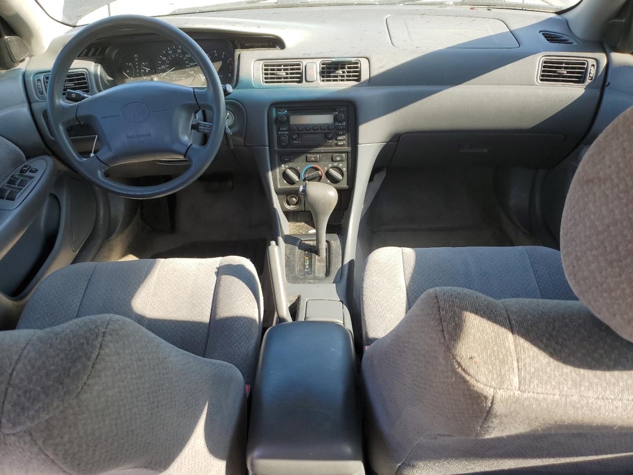 2000 Toyota Camry Ce VIN: JT2BF22K2Y0269915 Lot: 69597005