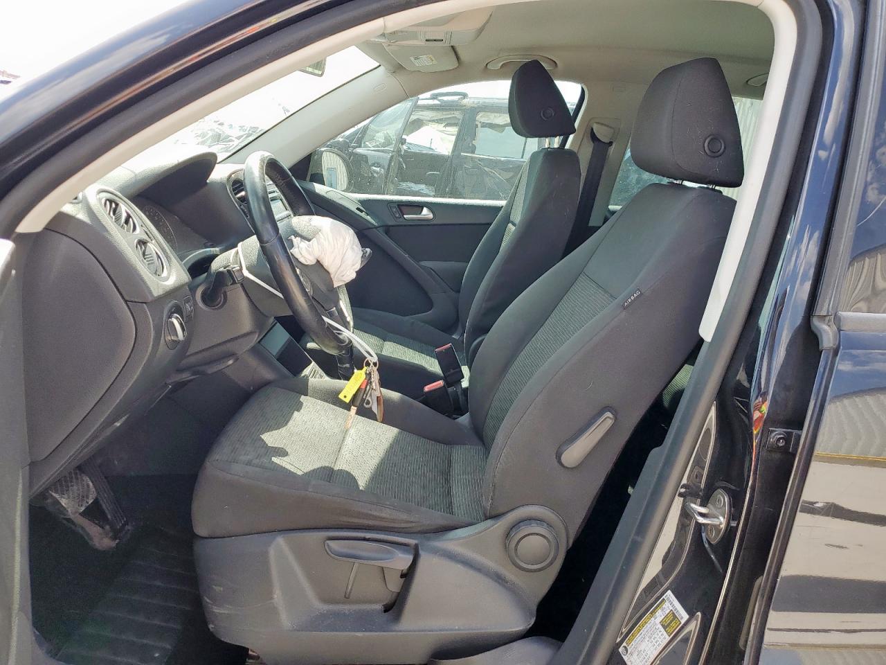 2013 Volkswagen Tiguan S VIN: WVGAV3AX5DW575499 Lot: 69462585