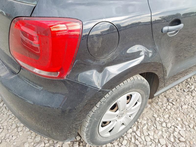 2011 VOLKSWAGEN POLO S