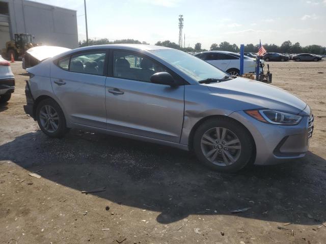 Sedans HYUNDAI ELANTRA 2017 Srebrny
