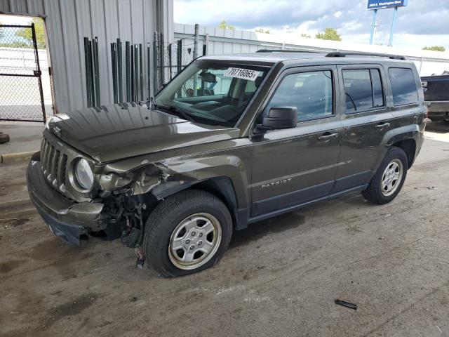  JEEP PATRIOT 2016 Зеленый