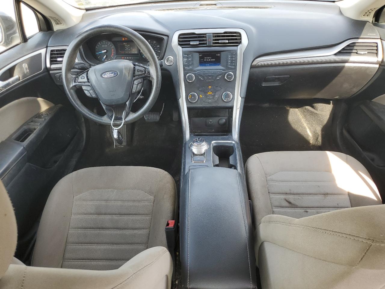 2019 Ford Fusion S VIN: 3FA6P0G72KR280585 Lot: 70916155