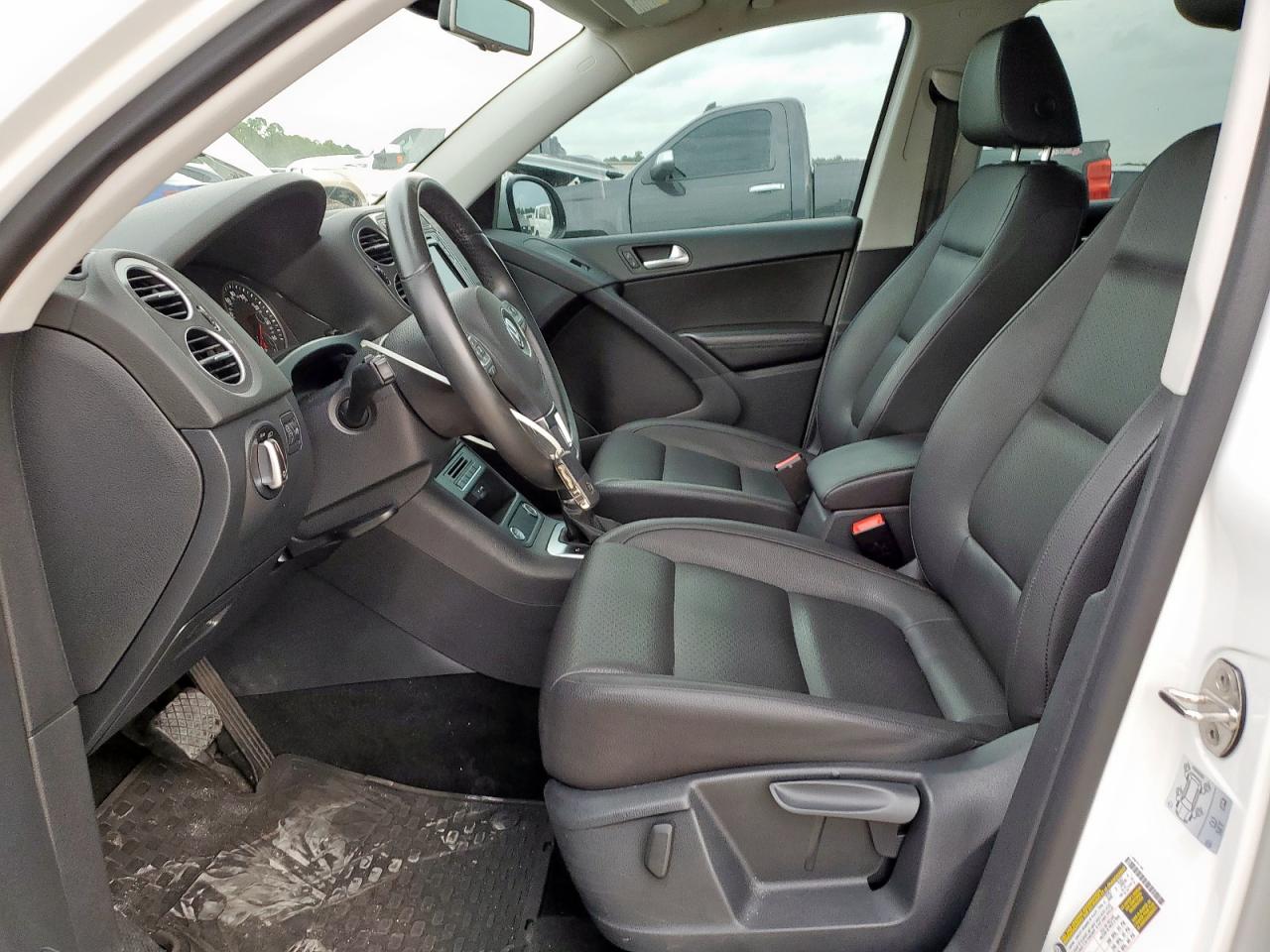 2017 Volkswagen Tiguan S VIN: WVGAV7AX4HK003957 Lot: 66892495