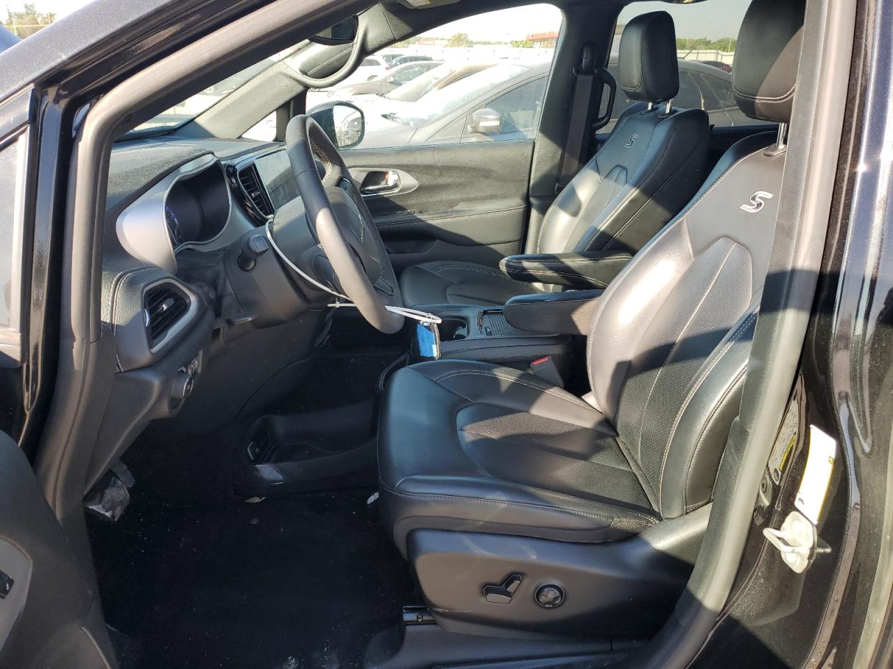 2023 Chrysler Pacifica Touring L VIN: 2C4RC1BG4PR561851 Lot: 70892355