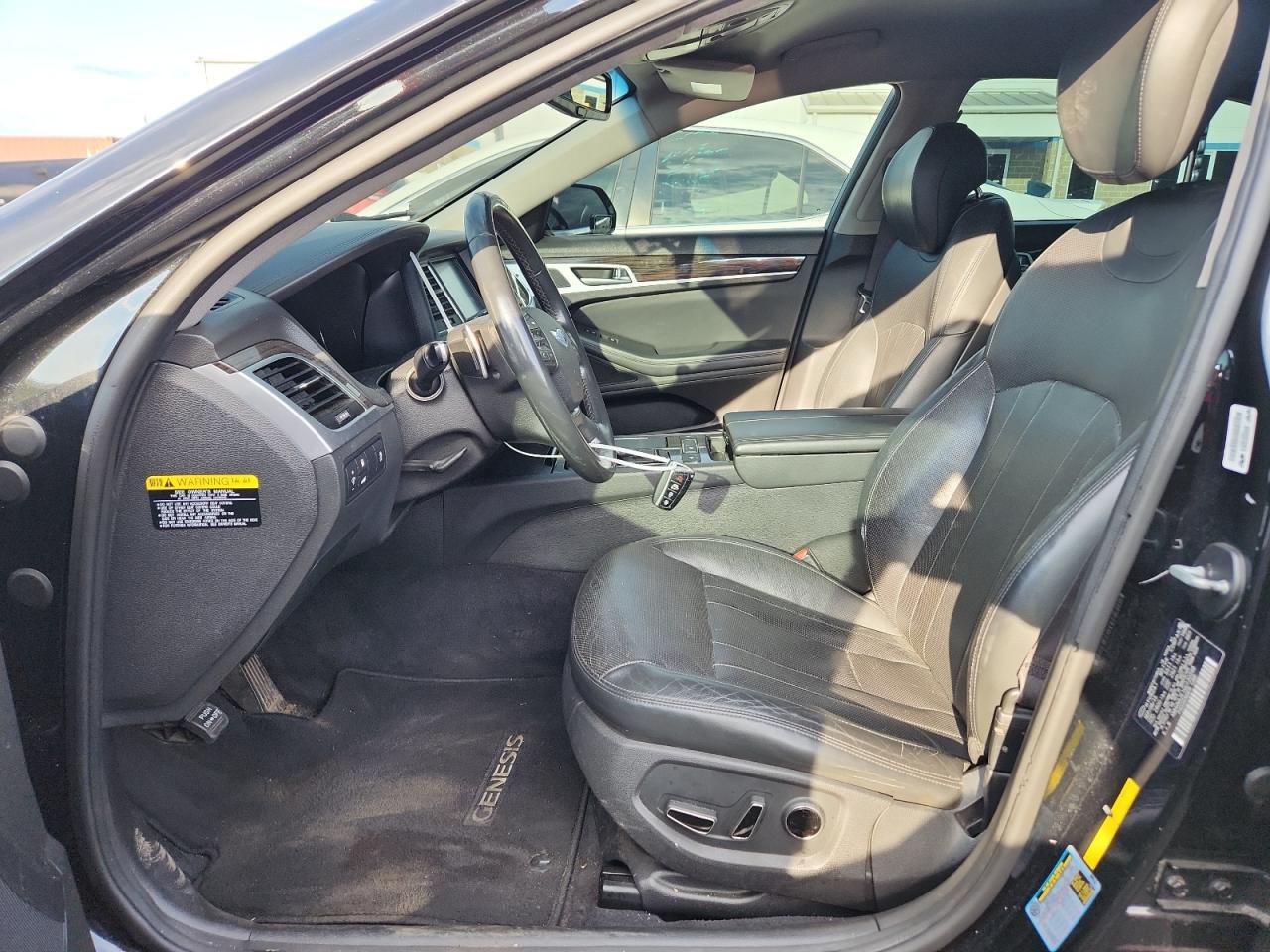 2016 Hyundai Genesis 3.8L VIN: KMHGN4JE1GU130398 Lot: 70346265