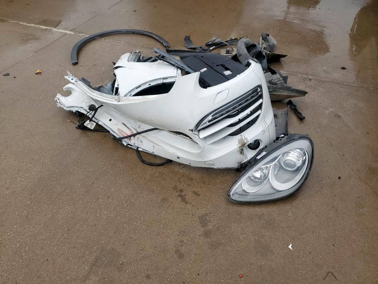 2013 Porsche Cayenne VIN: WP1AF2A2XDLA42211 Lot: 69676975