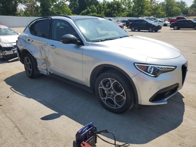  ALFA ROMEO STELVIO 2021 Srebrny