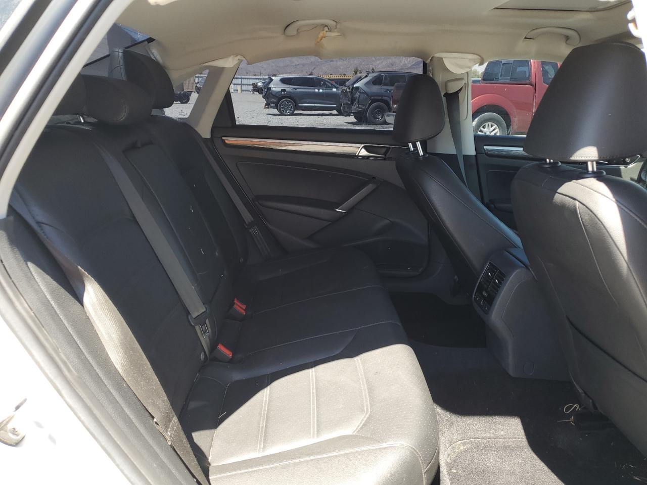 2018 Volkswagen Passat Se VIN: 1VWBA7A33JC022899 Lot: 69583485