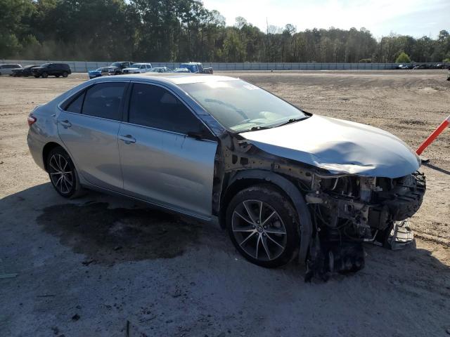 Sedans TOYOTA CAMRY 2017 Srebrny