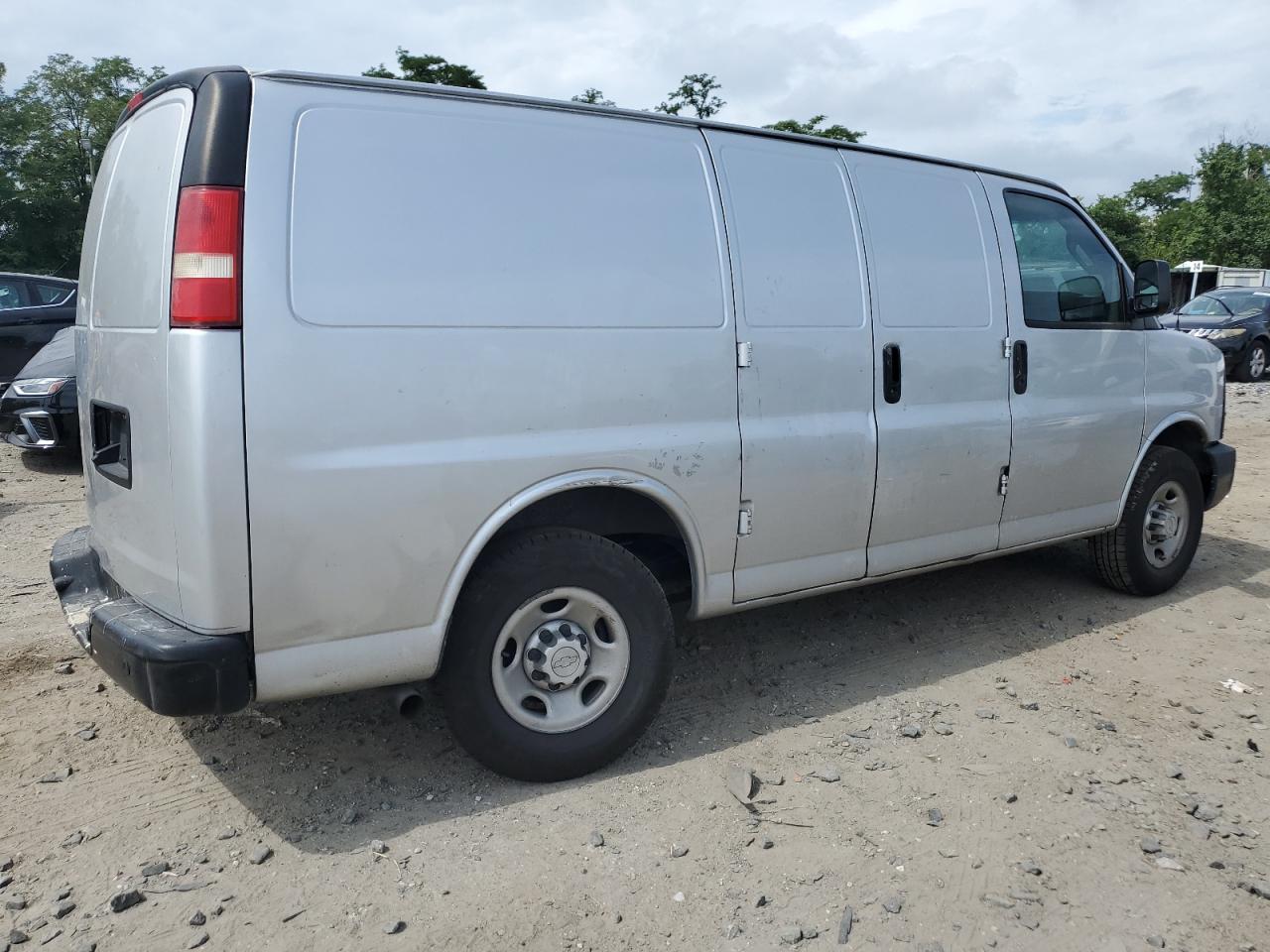 2016 Chevrolet Express G2500 1GCWGAFG1G1190850 photo #4
