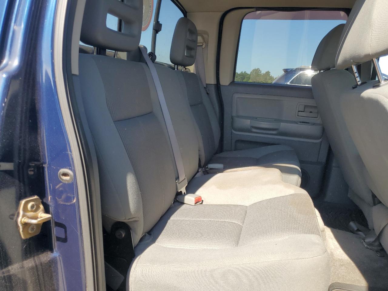 2005 Dodge Dakota Quad Slt VIN: 1D7HW48N05S115837 Lot: 70423865