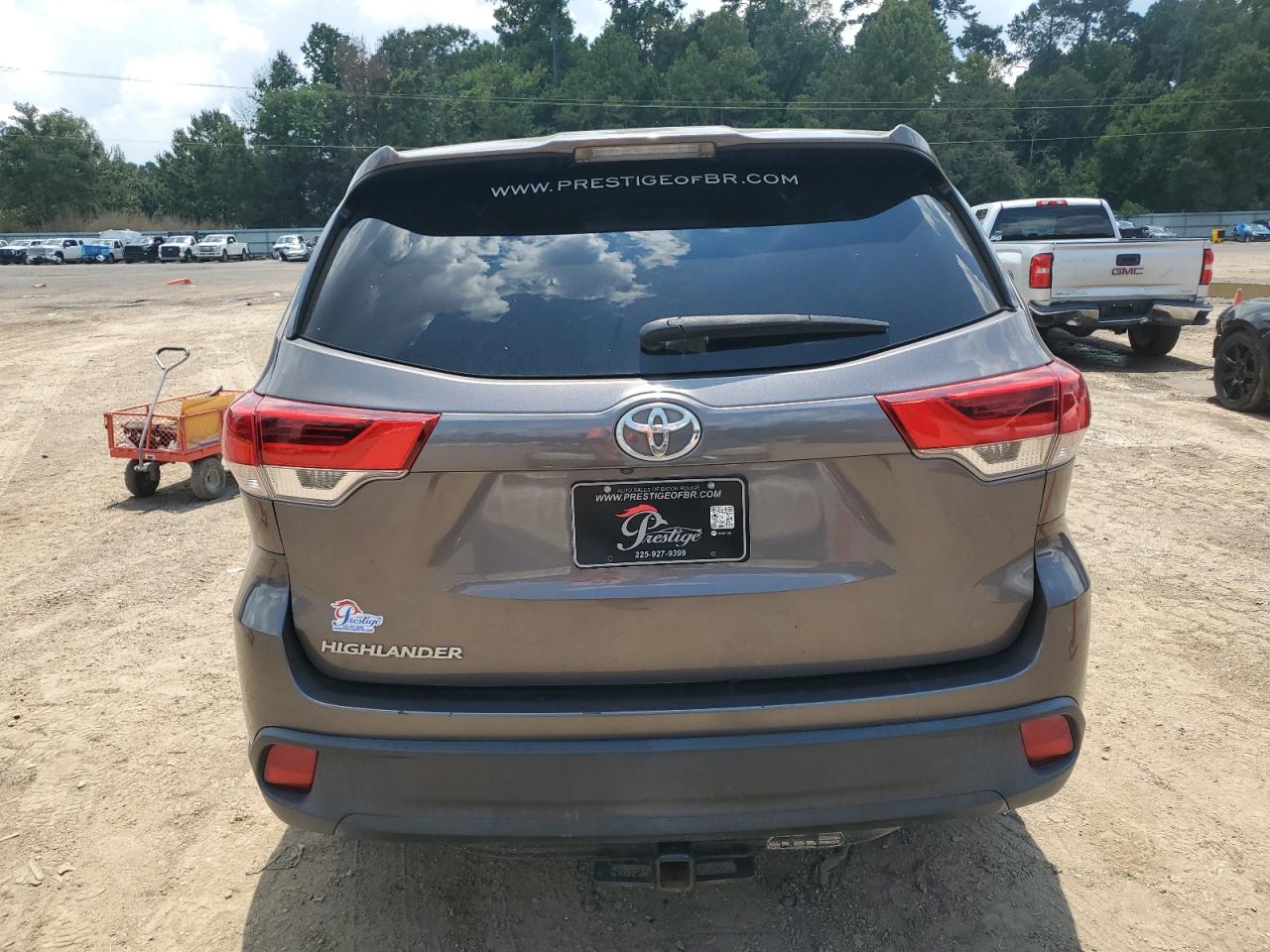 2017 Toyota Highlander Le VIN: 5TDZZRFH8HS190556 Lot: 68165345