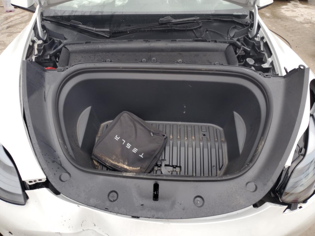 2024 Tesla Model Y VIN: 7SAYGDED5RF200049 Lot: 69605235