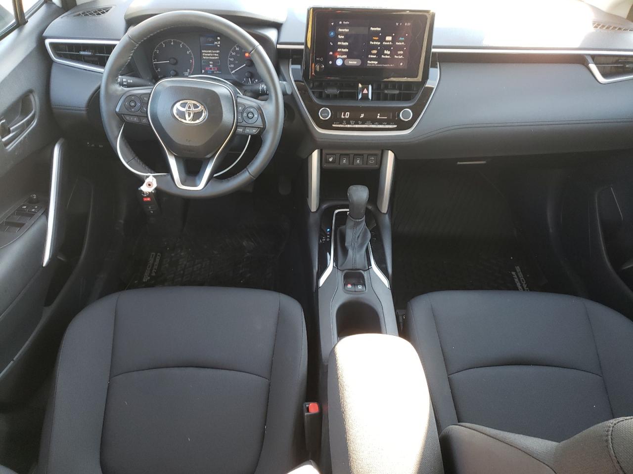 2025 Toyota Corolla Cross Le VIN: 7MUCAABG5SV124300 Lot: 70725935