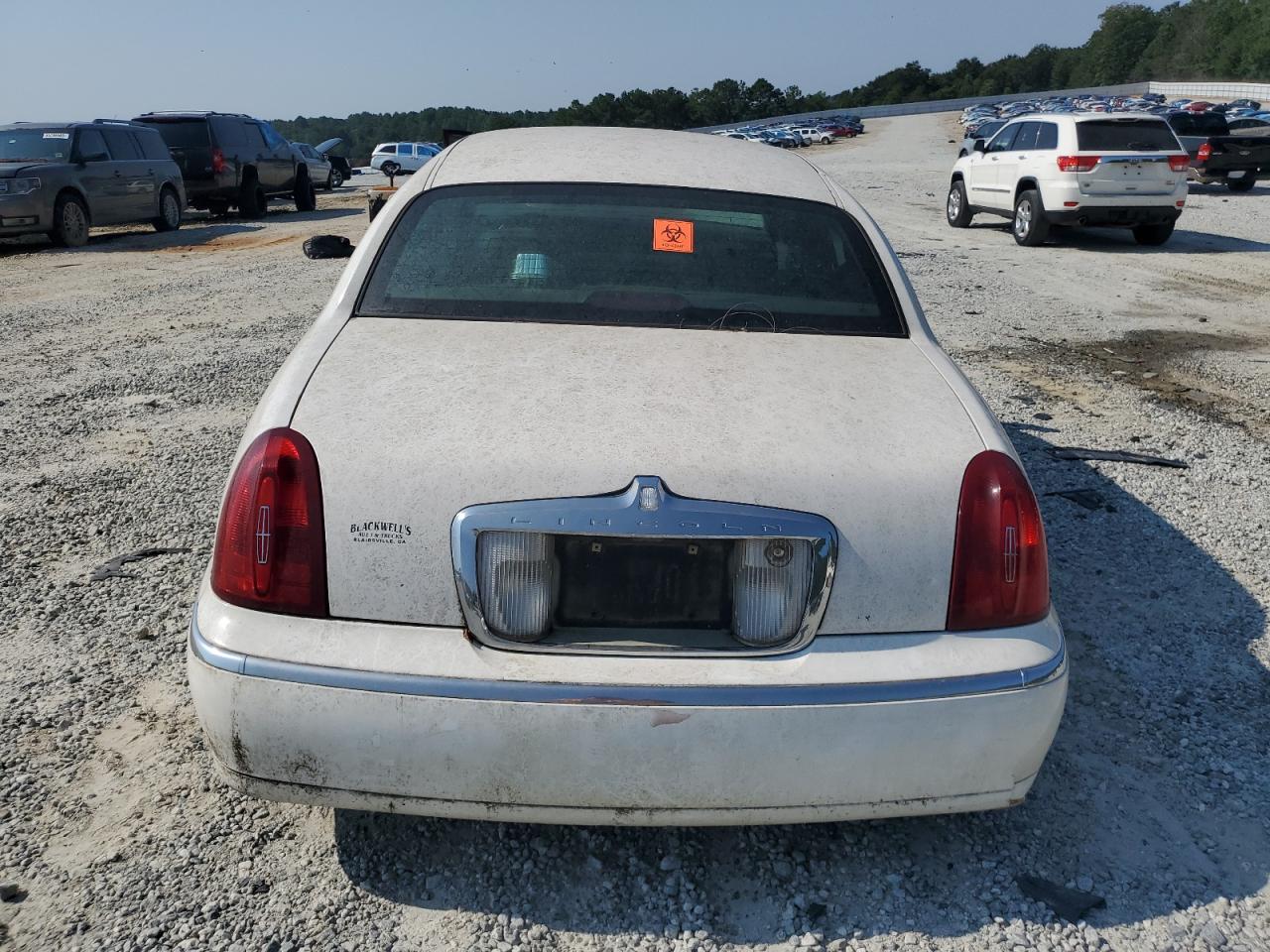 2000 Lincoln Town Car Signature VIN: 1LNHM82W5YY918083 Lot: 68651535