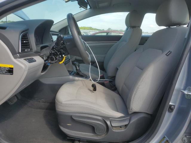 Sedans HYUNDAI ELANTRA 2017 Srebrny