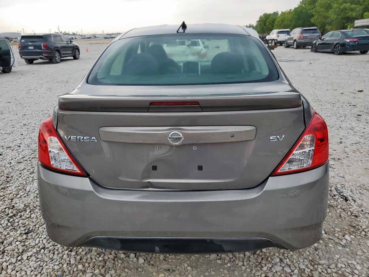 2017 Nissan Versa S VIN: 3N1CN7AP6HL810608 Lot: 70006755