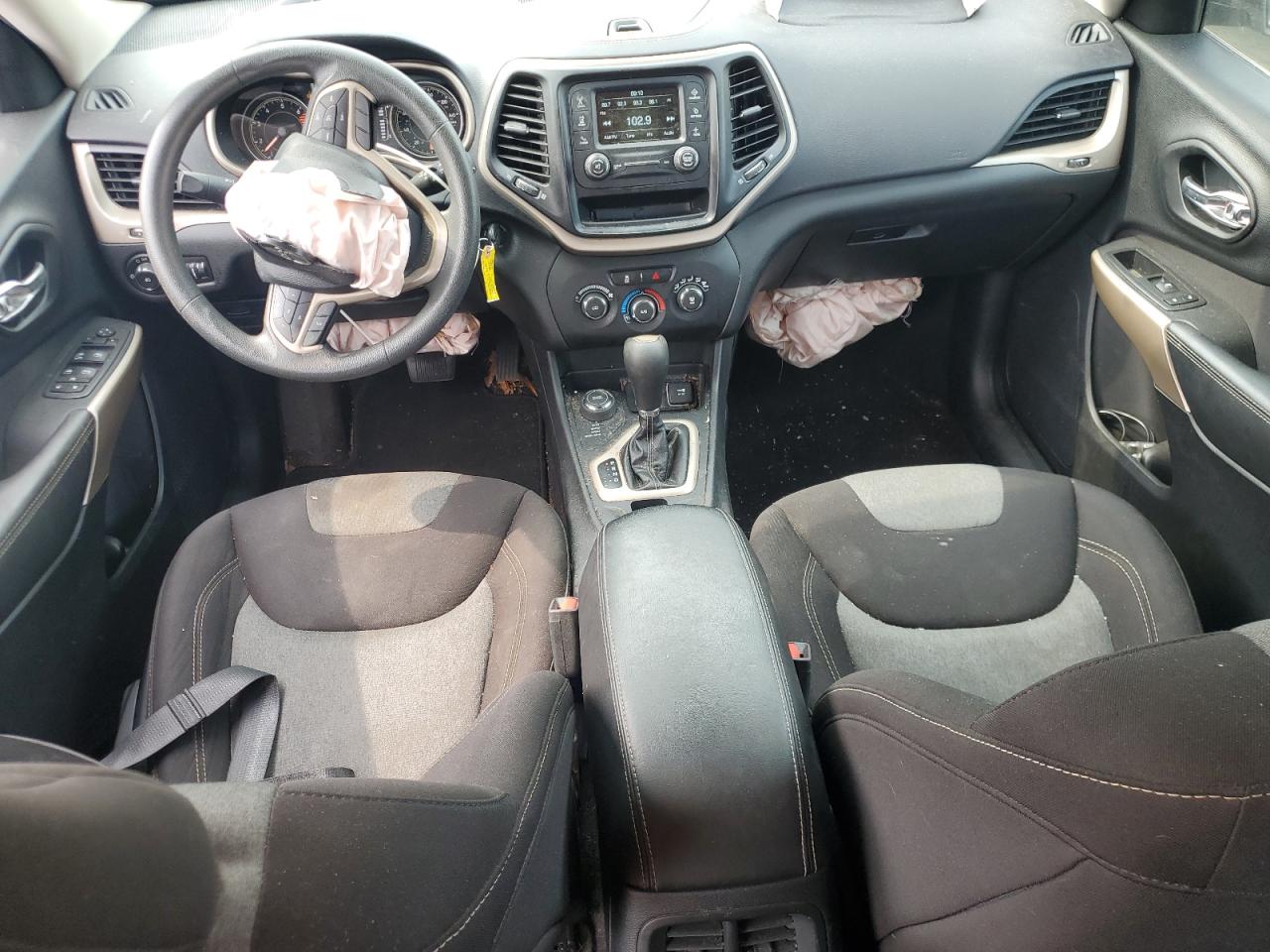 2018 Jeep Cherokee Latitude VIN: 1C4PJMCB0JD577721 Lot: 67399215