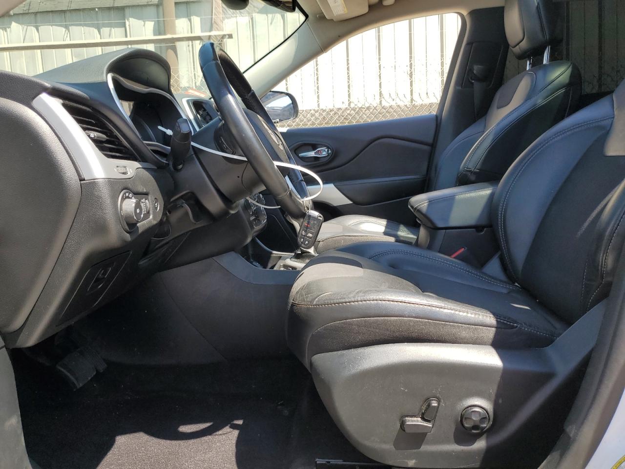 2018 Jeep Cherokee Latitude Plus VIN: 1C4PJLLB0JD584517 Lot: 70988685